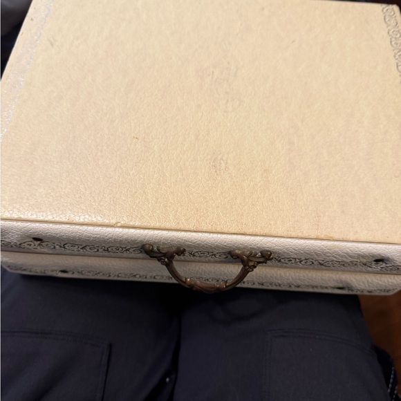 Vintage Jewelry Box full of Vintage  Jewelry Excellent Condition - Picture 3 of 12